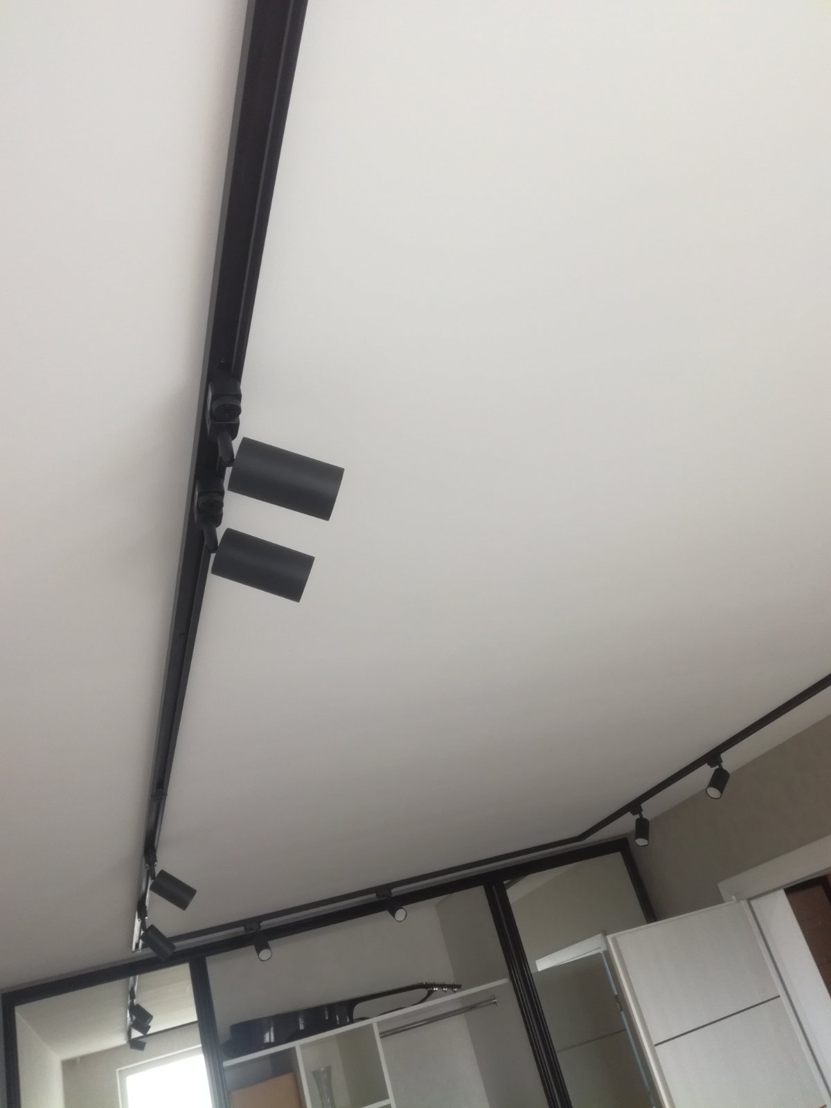 Трековые светильники, установка, дешевый электромонтаж Осиповичи, Минск, Бобруйск,electroosip.by