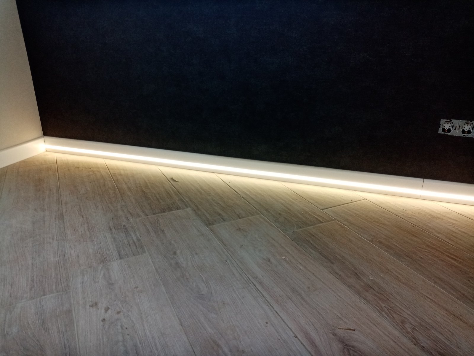 Подсветка плинтуса